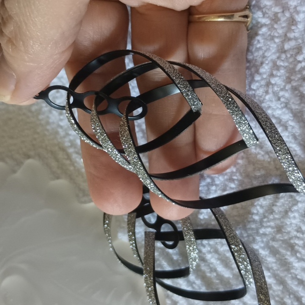 Swirl Geometric Earrings - Picture 10 of 10